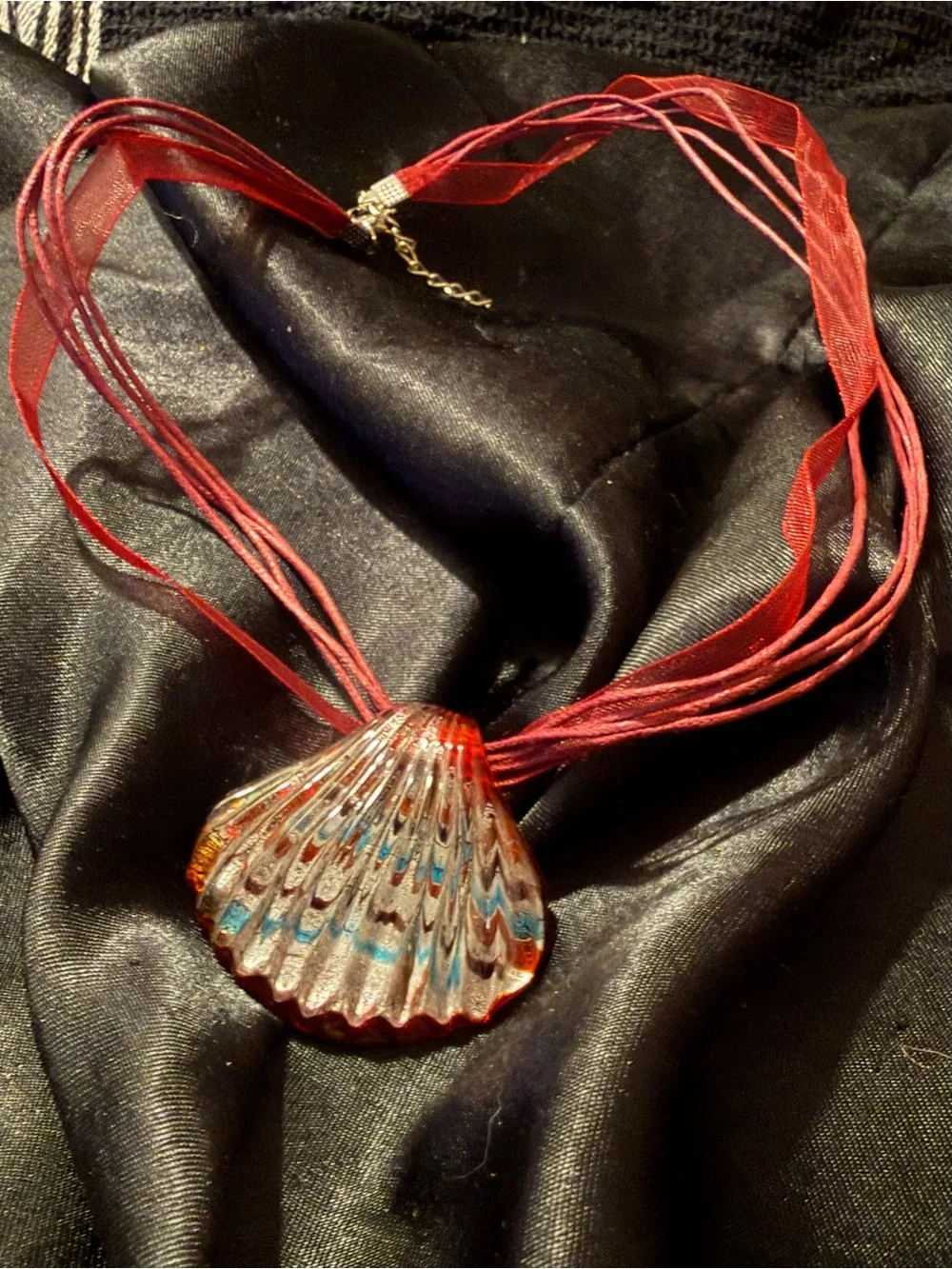 Handcrafted VTG Red Art Glass Shell Pendant Ribboned Necklace